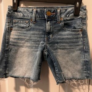 Womens size 2 AE midi shorts